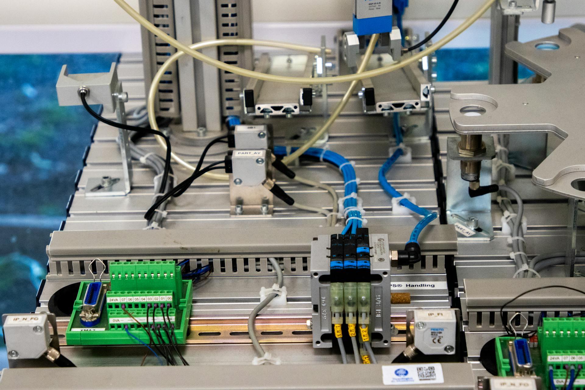 Mechanism-Guided Self-Driving Laboratories